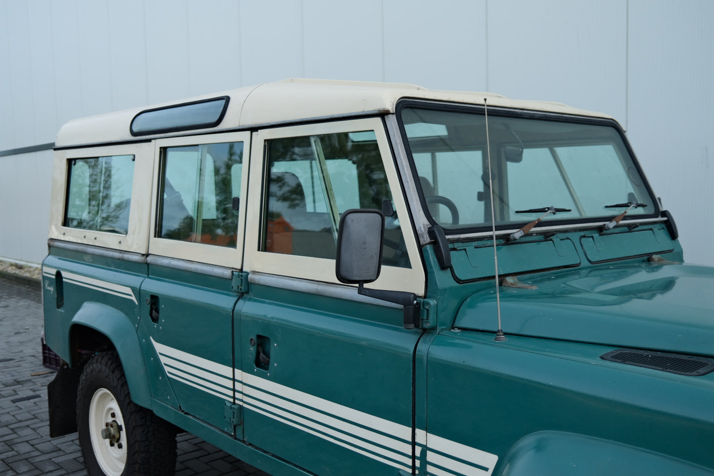 Land Rover 110 1983 County Station Wagon (sold)