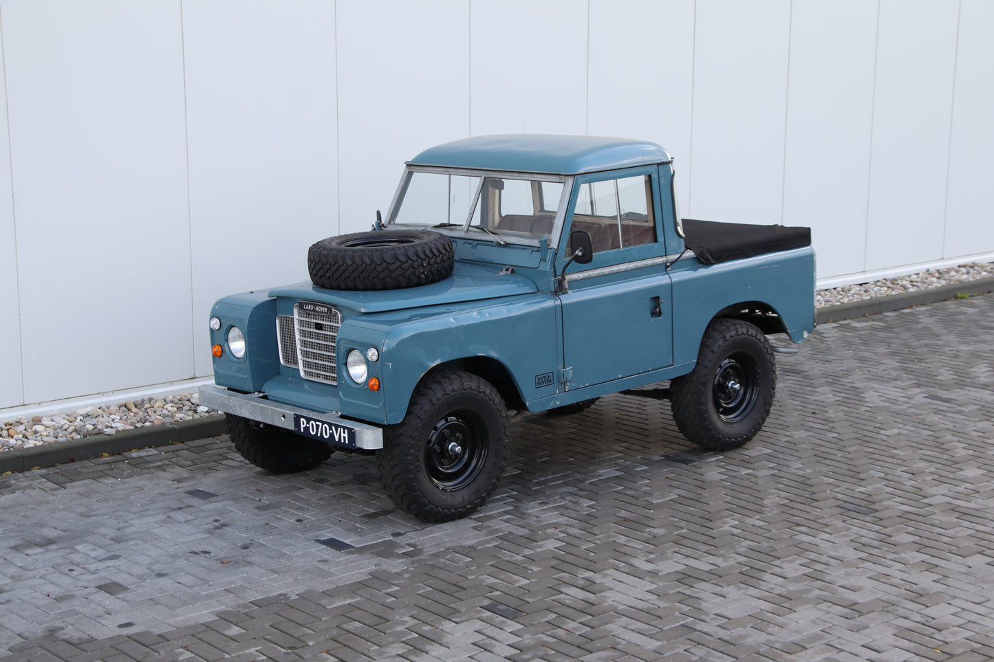Vintage Land Rover Series 3 88 Marine Blue With Wolf Wheels by DUTCH ROVERS