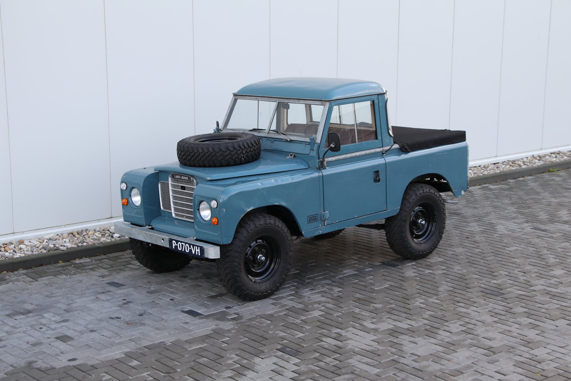 Vintage Land Rover Series 3 88 Marine Blue With Wolf Wheels by DUTCH ROVERS